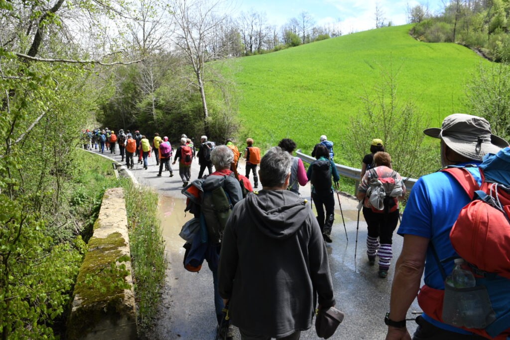 Sentiero Italia, accanto al Lago Scandarello