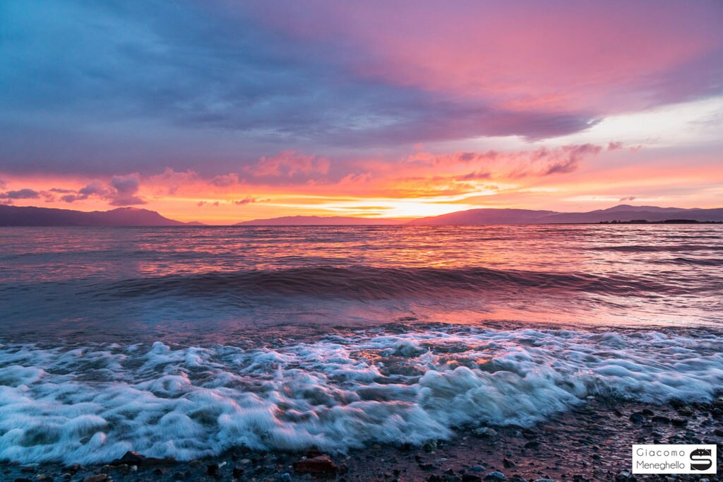 Un tramonto meraviglioso sul lago di Iznik
