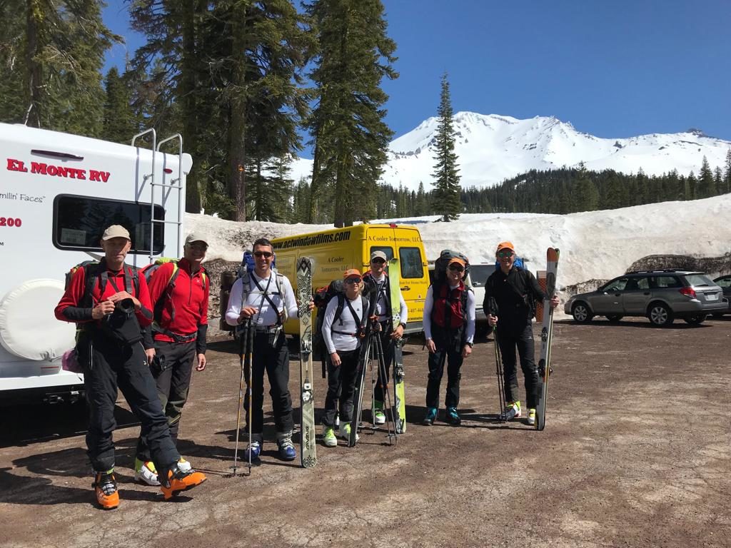 Il gruppo di istruttori della Scuola di Sci Alpinismo Città di Trieste pronto alla partenza - Foto Scuola di Sci Alpinismo - Città di Trieste