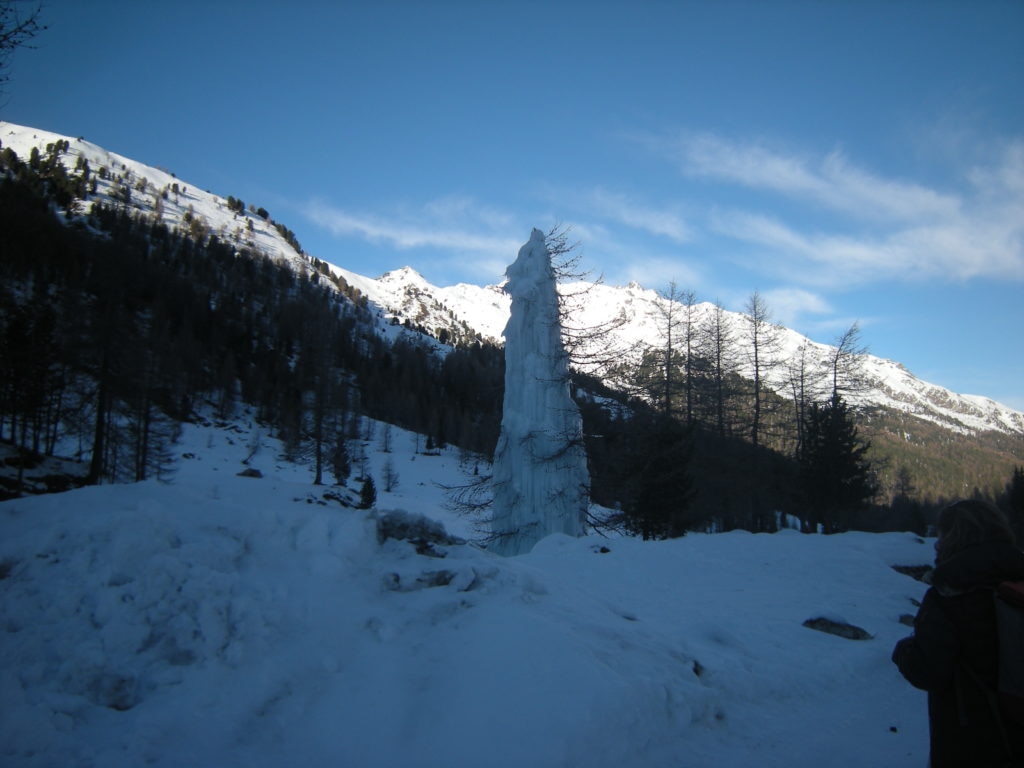 Piccolo ice stupa in Val Viola. Foto Claudio Smiraglia