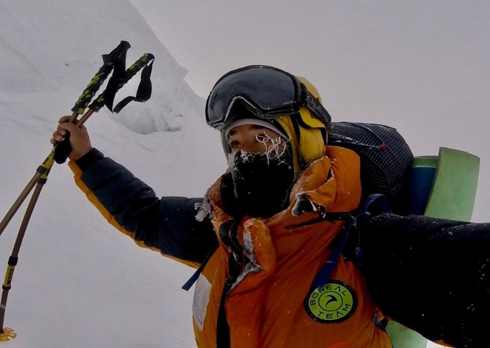 Photo of Elisabeth Revol, sull’Everest con l’ossigeno supplementare