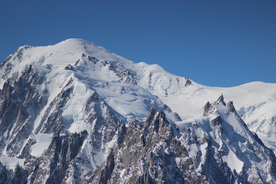 Photo of Monte Bianco, aereo da turismo atterra a 300 metri dalla vetta