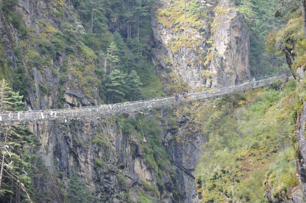 Ponte sospeso in acciaio all
