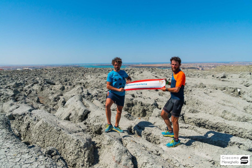 In vetta allo Yanar Dağ, la montagna che brucia - Azerbaigian