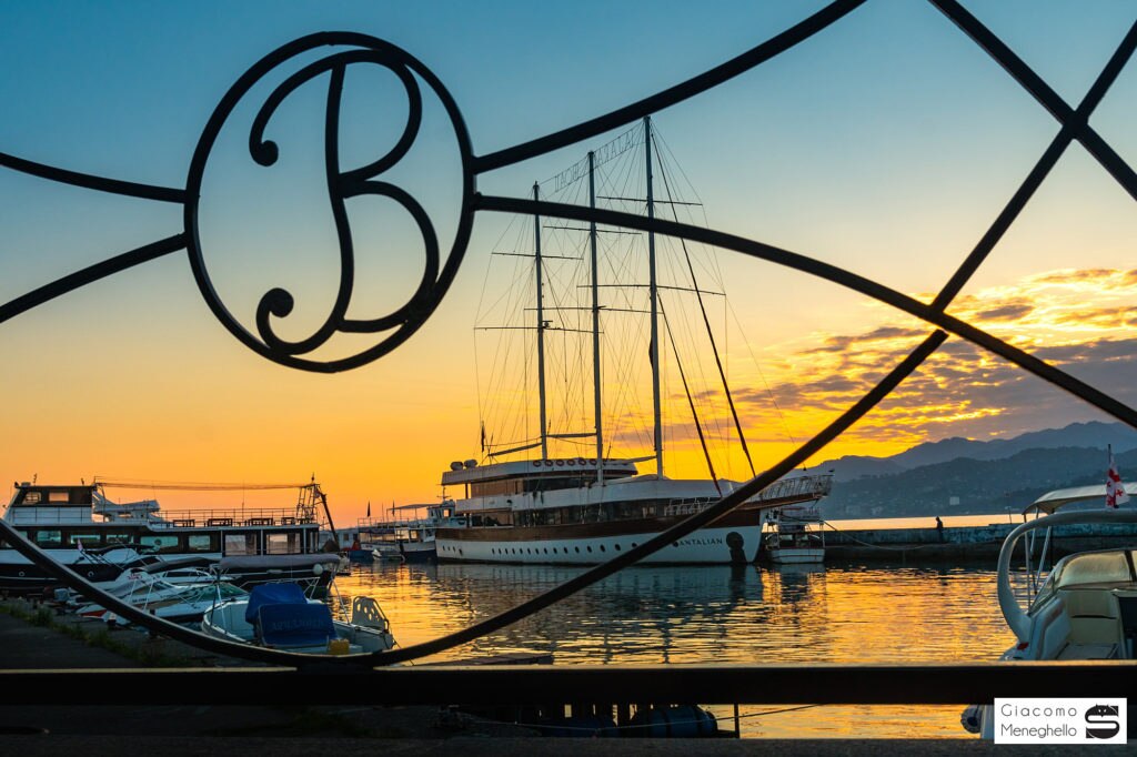 Splendido tramonto sul mare a Batumi
