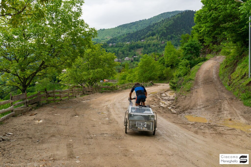 Le infinite strade sterrate della Georgia