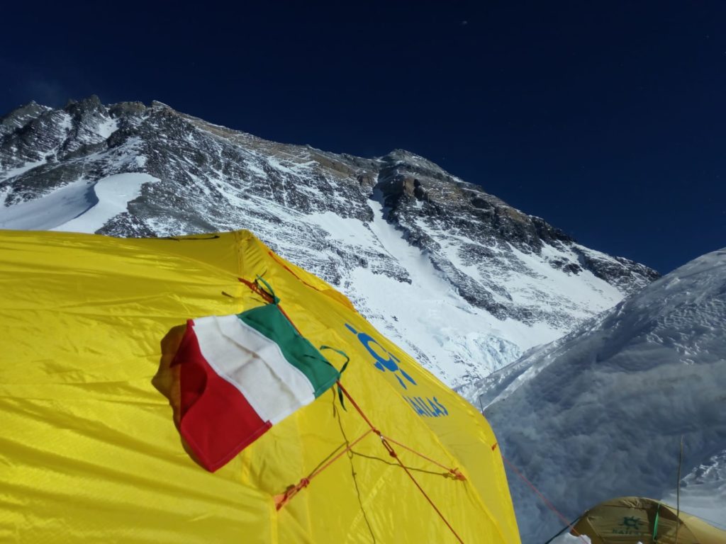 Splende il sole sul versante tibetano - Foto Luca Colli