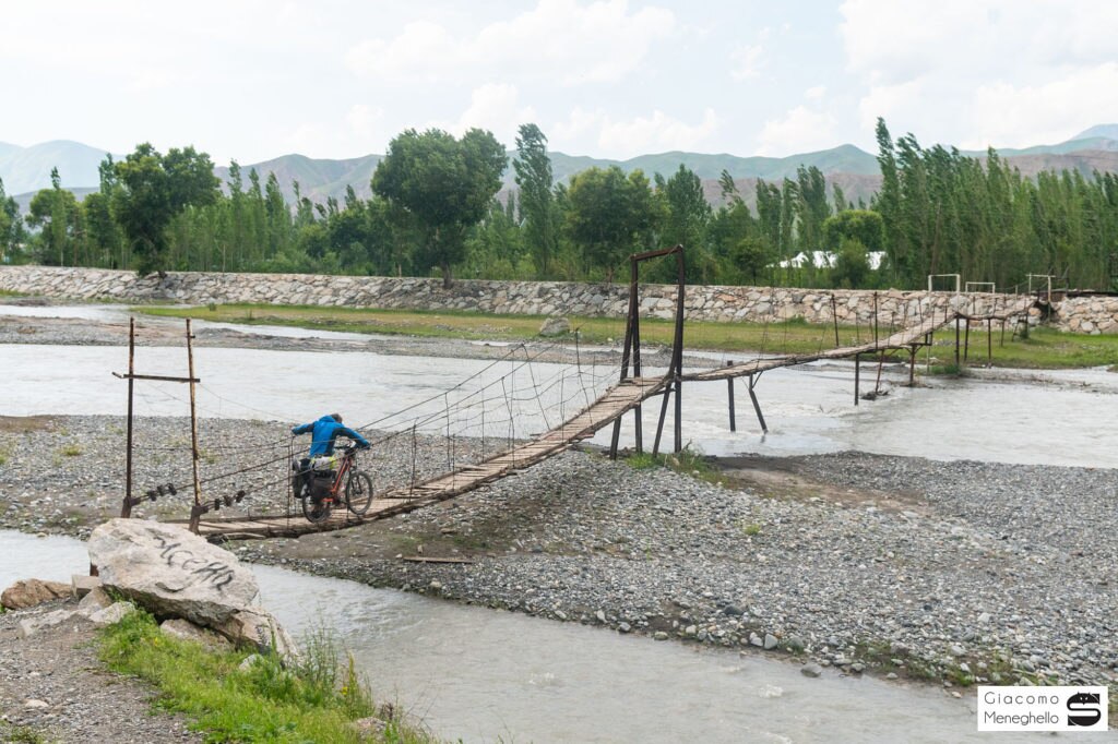 Attraversamenti complessi lungo la Pamir Highway, Kirghizistan