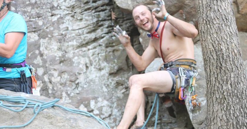 austin howell, free solo, incidente, linville gorge, arrampicata