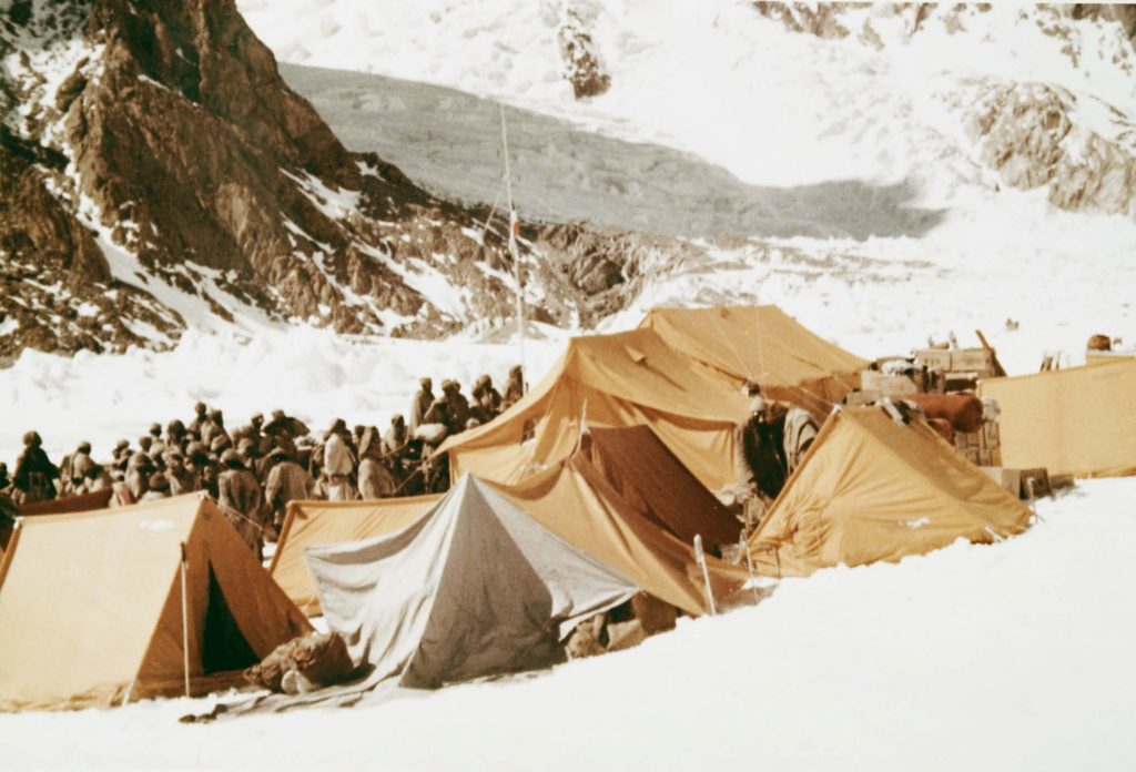 Foto di archivio delle spedizione italiana al K2 del 1954