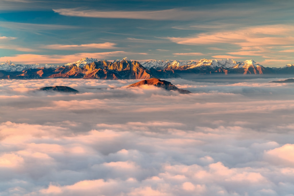 Il gruppo delle Orobie al tramonto dal Monte Guglielmo (foto @ Michele Rossetti)