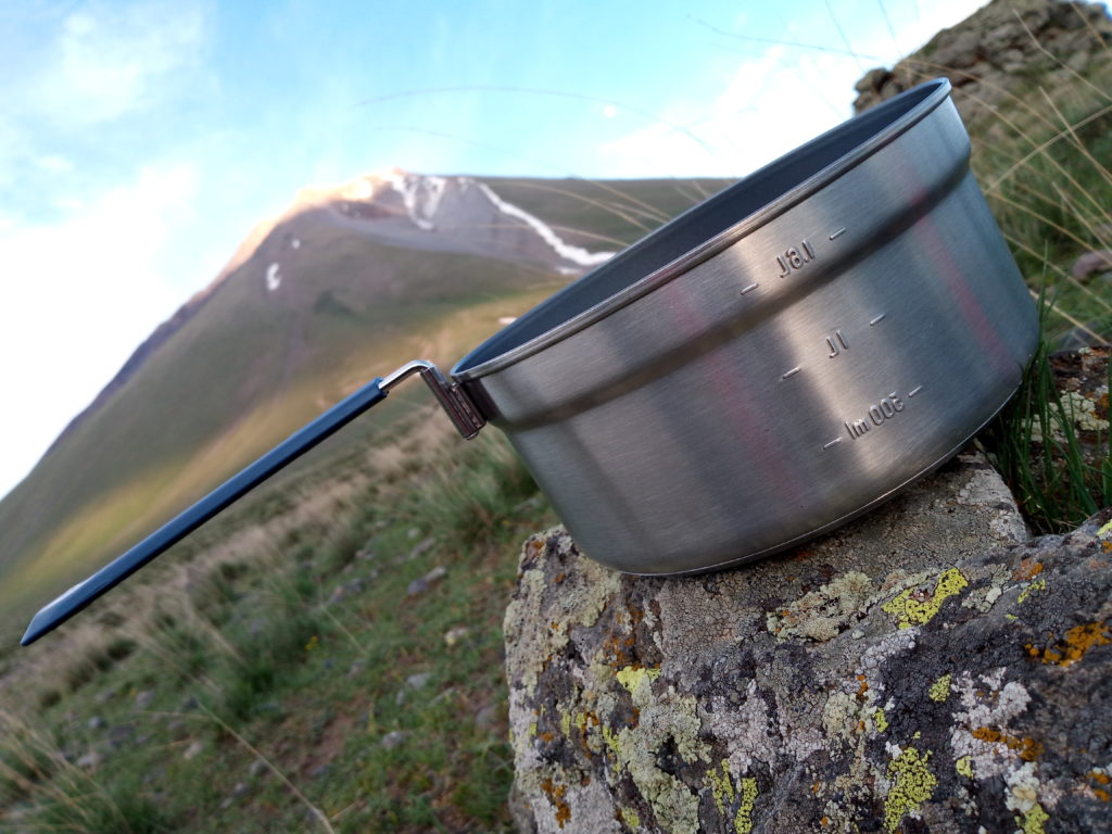 Sullo sfondo il piccolo Ararat.