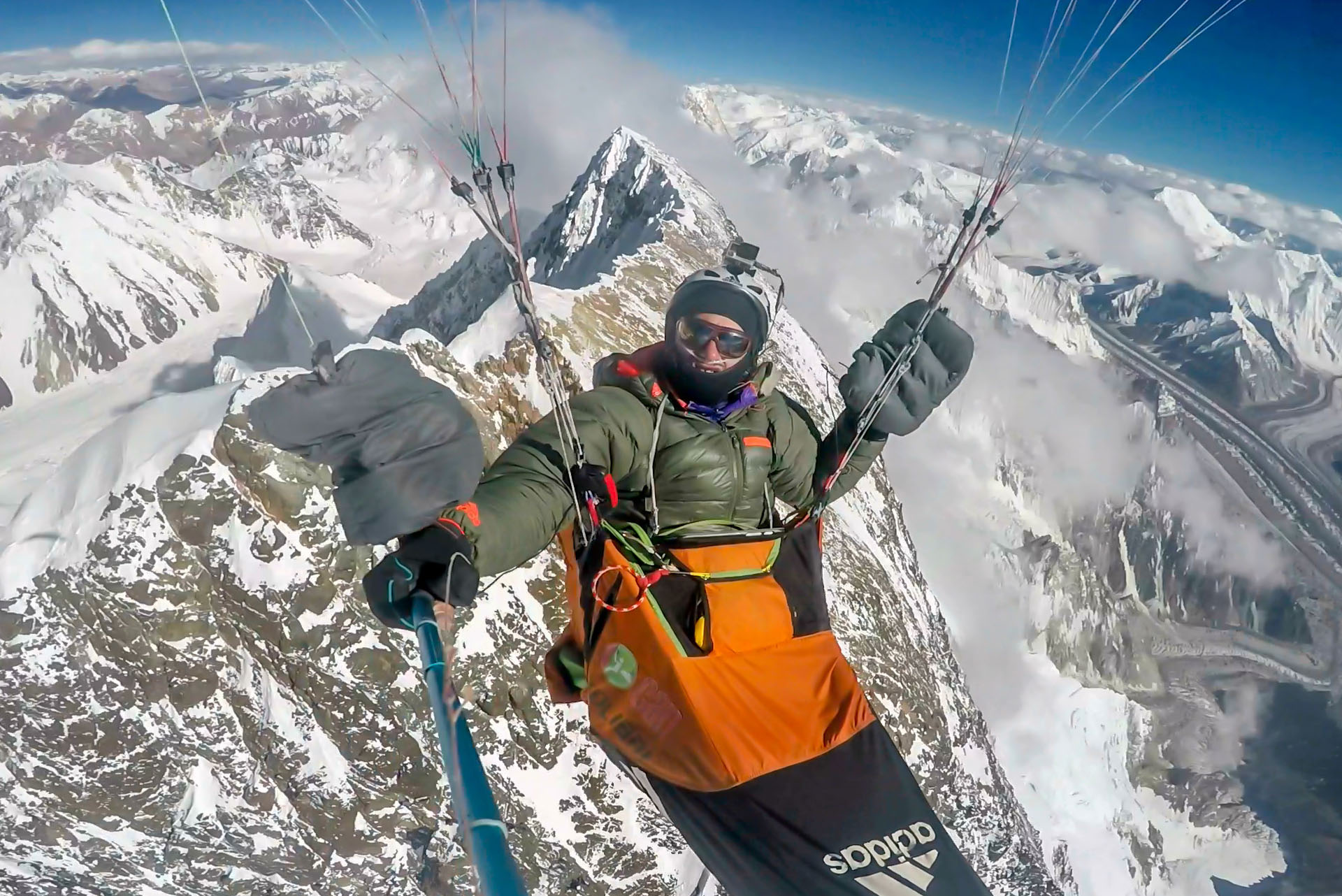 flying to 8000 meters, antoine girard, parapendio