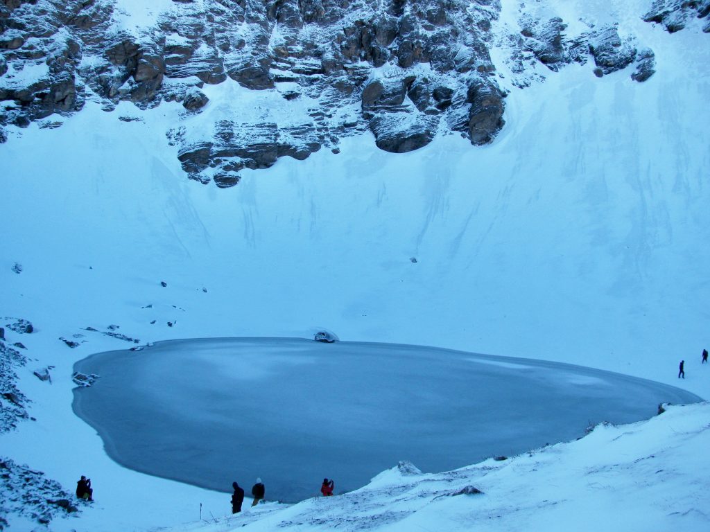 Il lago misterioso di Roopkund - Foto Wikimedia Commons @Neha iitb