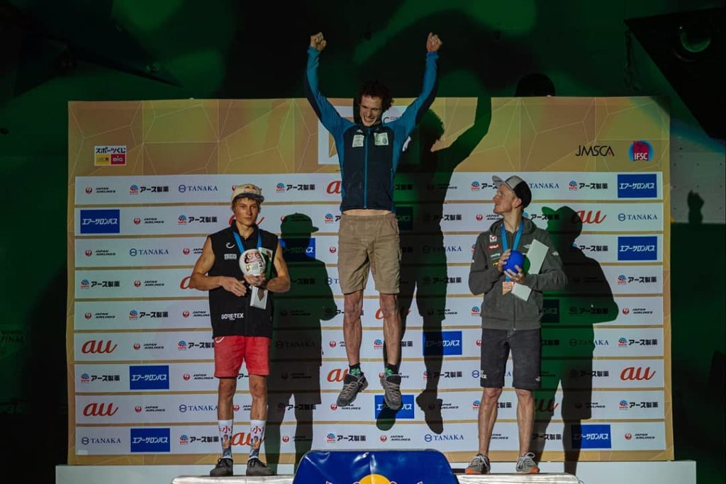 Podio maschile al termine della finale del Campionato del Mondo Lead 2019, disputata ad Hachioji, Giappone - Oro per Adam Ondra, argento per Alexander Megos, bronzo per Jakob Schubert - Foto Instagram @Adam Ondra
