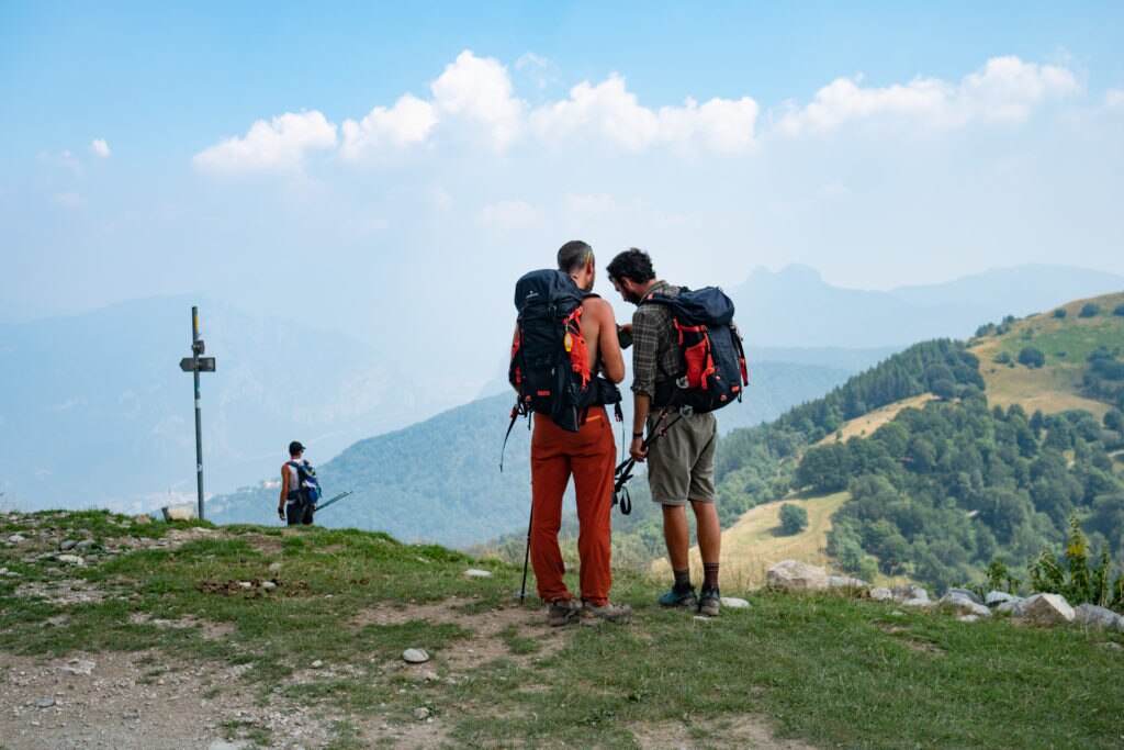 Scendendo a Canzo da monte San Primo. Foto Va