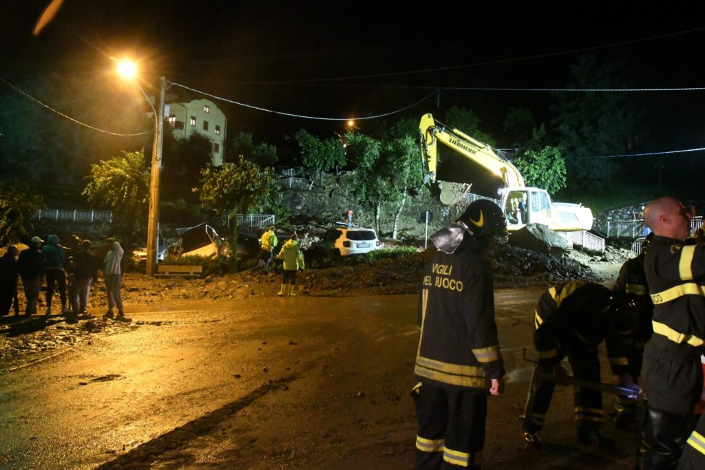 Vigili del Fuoco al lavoro a Casargo - Foto @ANSA