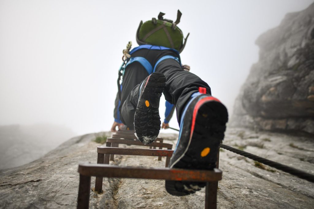 Via ferrata (Foto @ EPA/PHILIPP GUELLAND - ANSA)