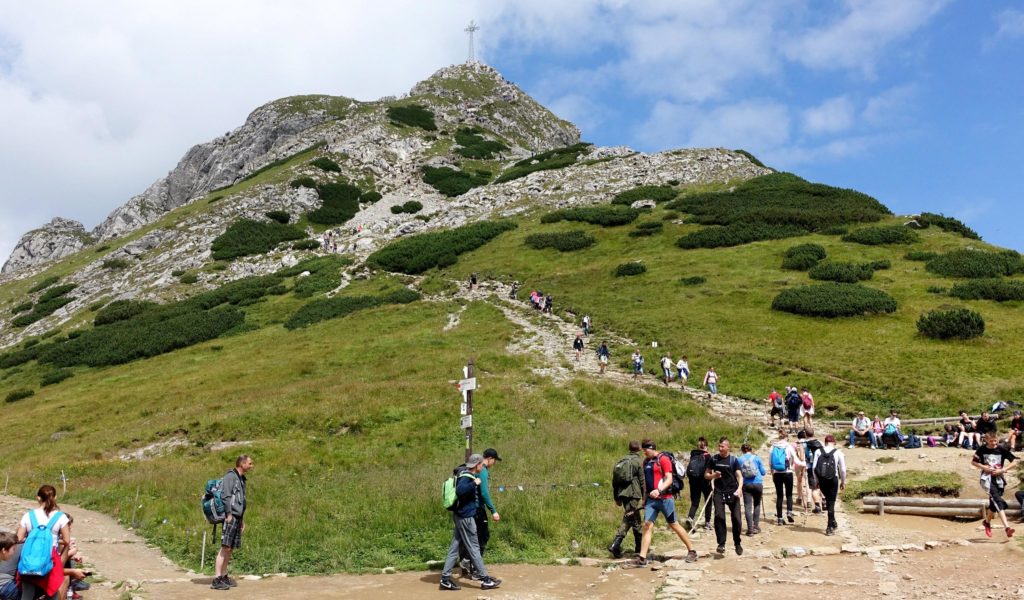 Turisti sul monte Giewont - Foto @ANSA