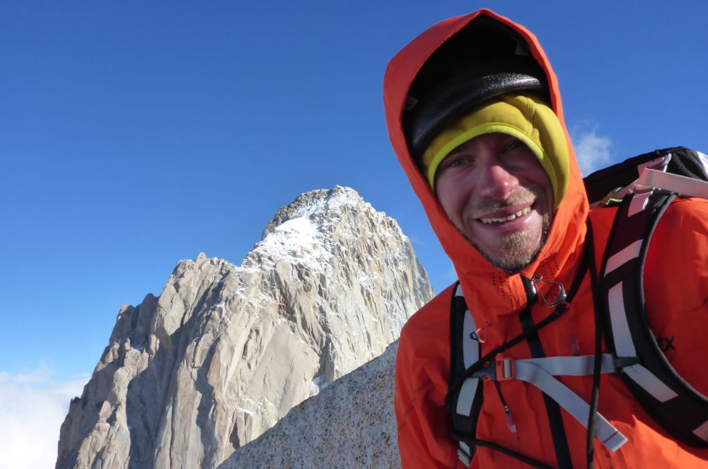 Simon Messner sulla vetta del Poincenot in Patagonia. Foto Simon Messner