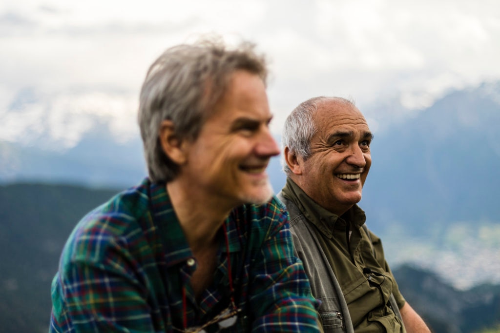 Marco Albino Ferrari e Annibale Salsa durante il viaggio lungo le Alpi di Meridiani Montagne.