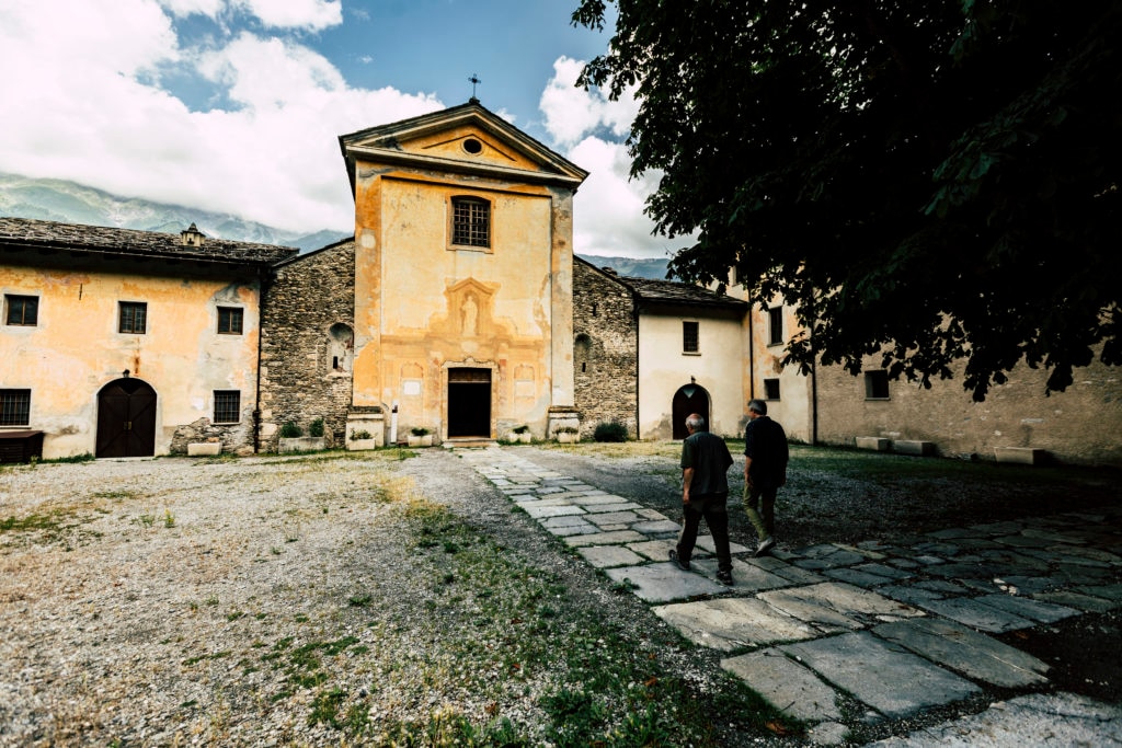 Marco Albino Ferrari e Annibale Salsa durante il viaggio lungo le Alpi di Meridiani Montagne. 