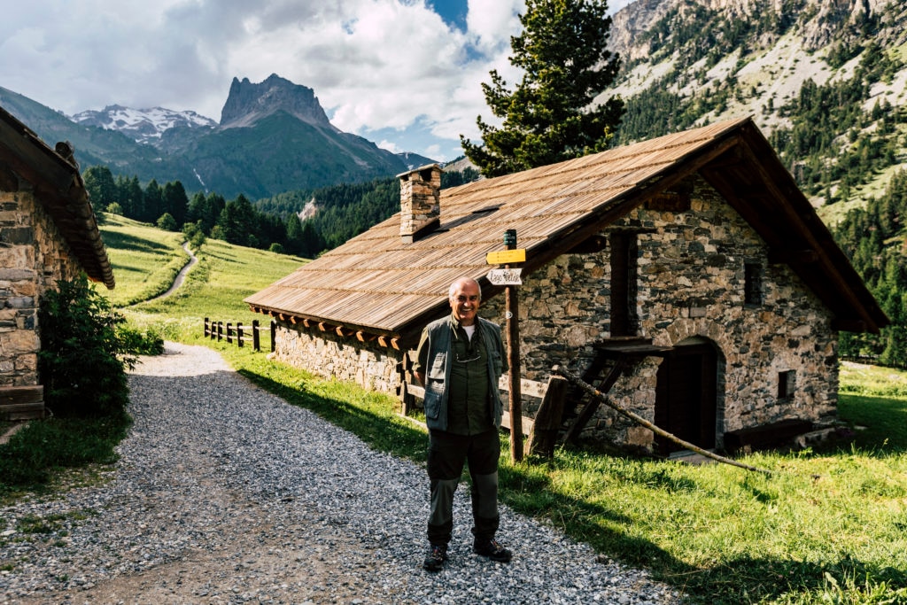 Annibale Salsa durante il viaggio lungo le Alpi di Meridiani Montagne.
