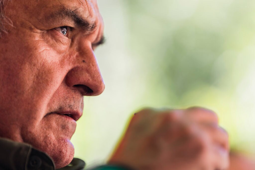 Annibale Salsa durante il viaggio lungo le Alpi di Meridiani Montagne.