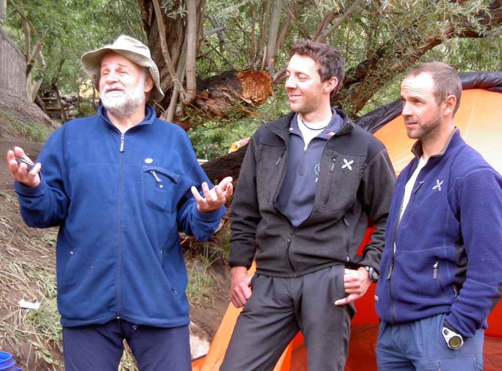 Karl Unterkircher con Kurt Diemberger e Michele Compagnoni -spedizione EvK2CNR - K2 2004