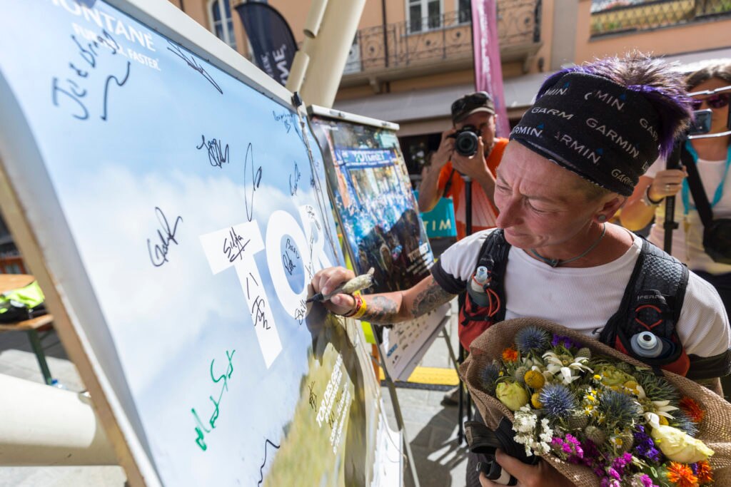 Autografo al Tor 2018. Foto Alexis Courthoud