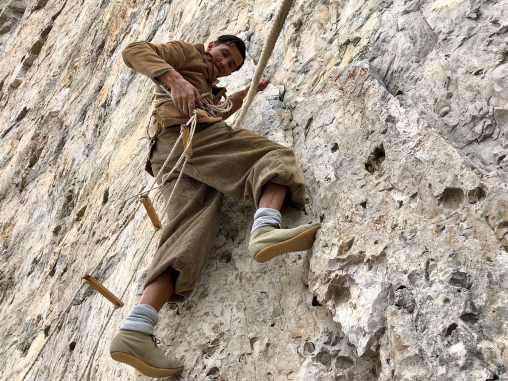 Manfred Stuffer (Emilio Comici) sulla fessura iniziale della Nord