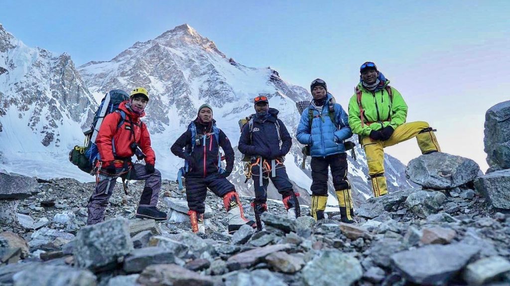 Nirmal Purja con tutta la sua squadra al K2 questa estate.Foto @ Nirmal Purja FB 