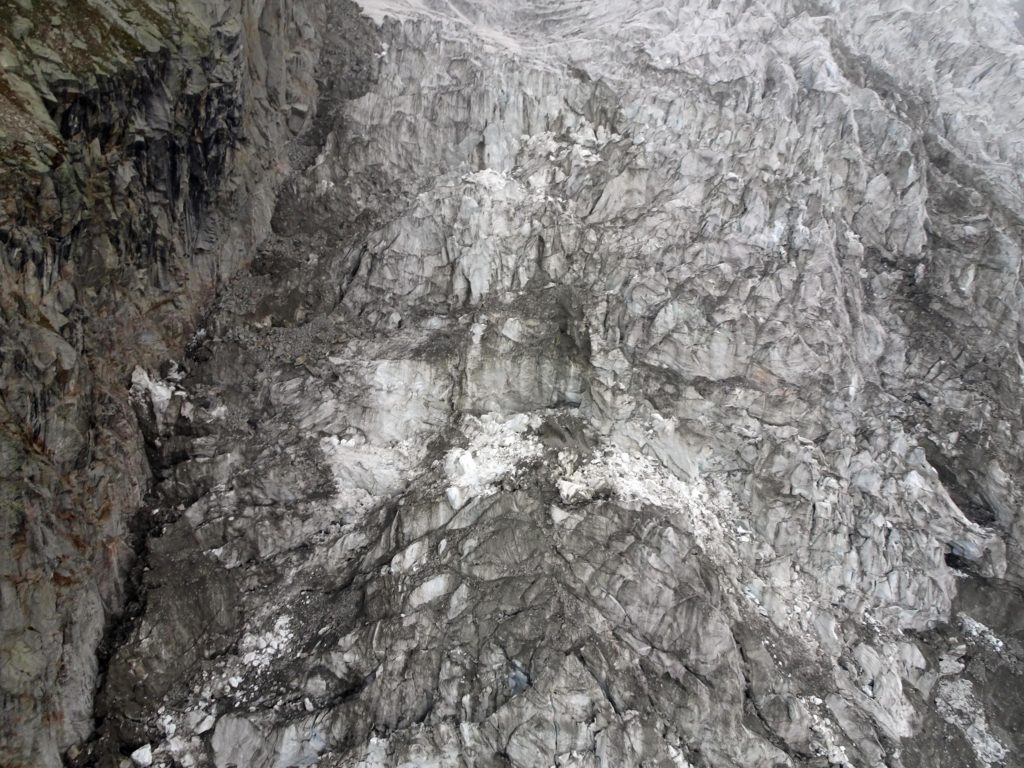 Il ghiacciaio da una veduta aerea. Foto @ ANSA