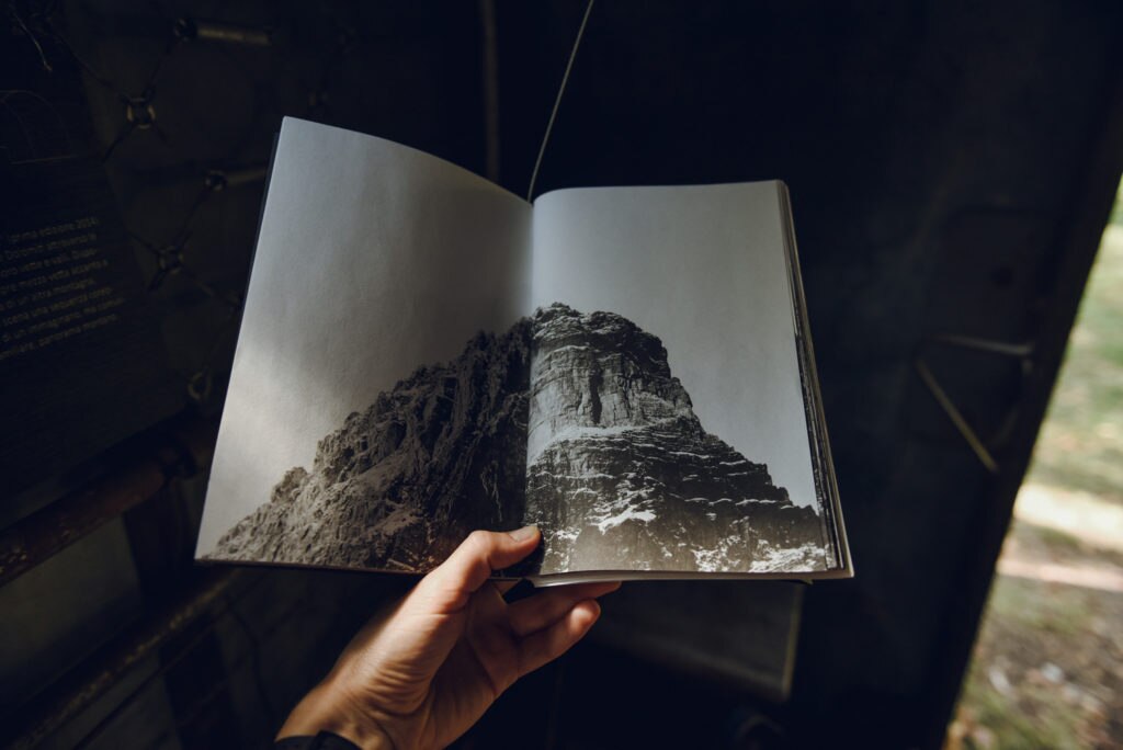 Dentro al bivacco Günther Messner