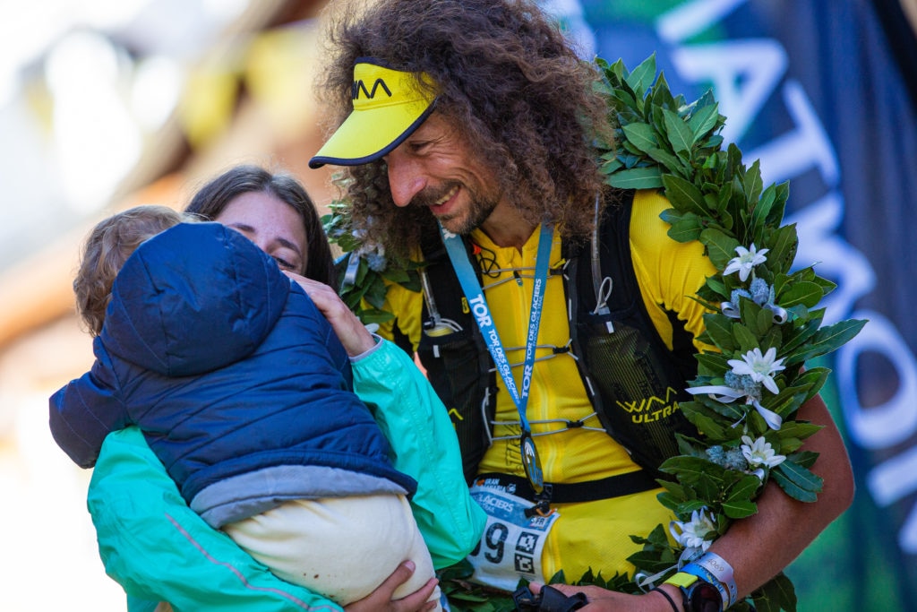 Luca Papi con la moglie e il figlio piccolo. Foto Roberto Roux.
