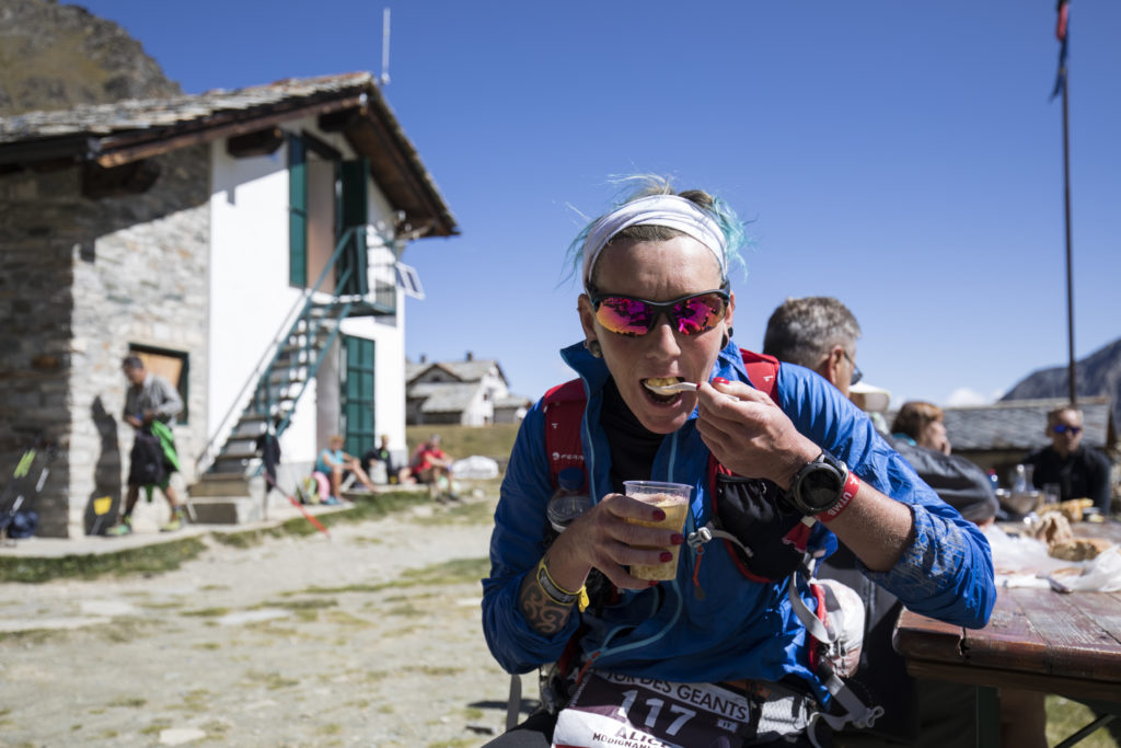 TOR17 giorno 2. Alice Modignani Fasoli al Rifugio Vittorio Sella. Foto Pierre Lucianaz