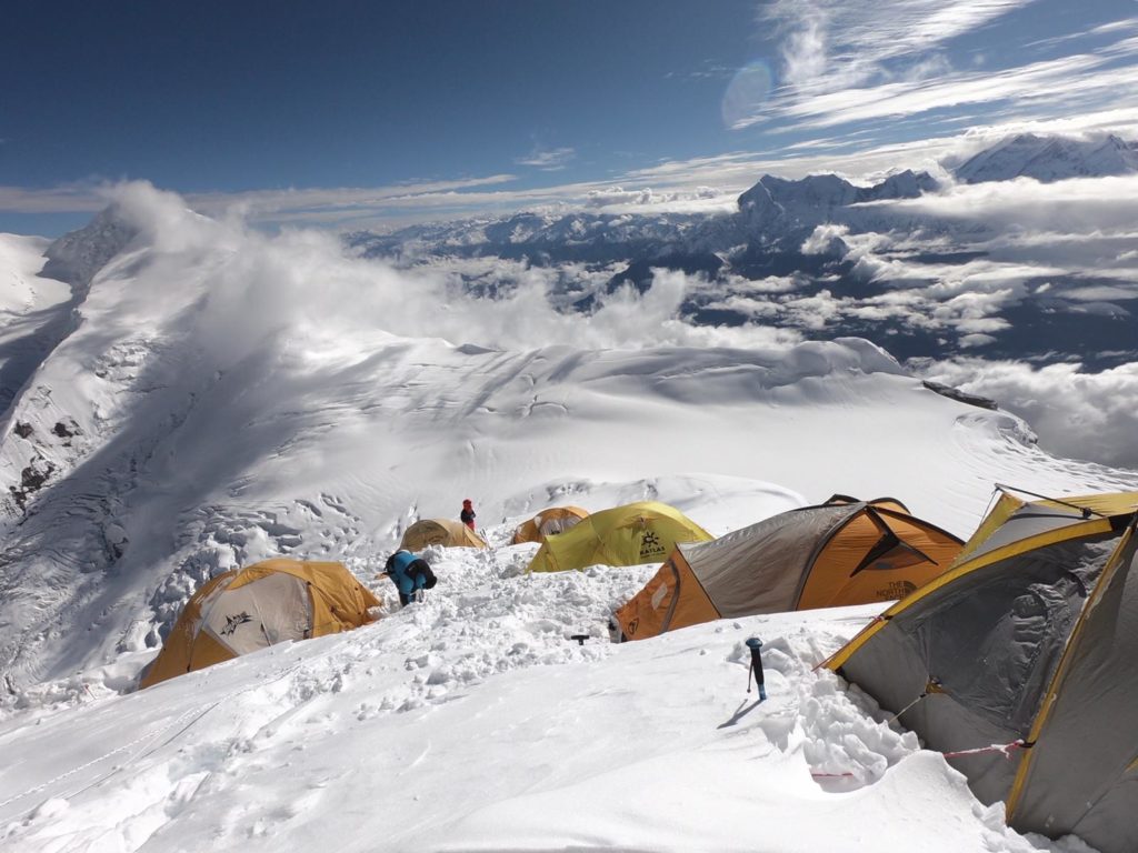 Un raro momento di bel tempo ai campi alti - Foto Moeses Fiamoncini