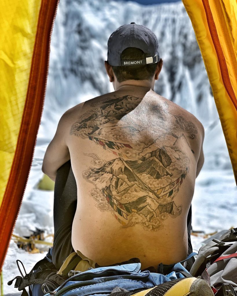 Il tatuaggio di Nirmal Purja con tutti i 14 8000