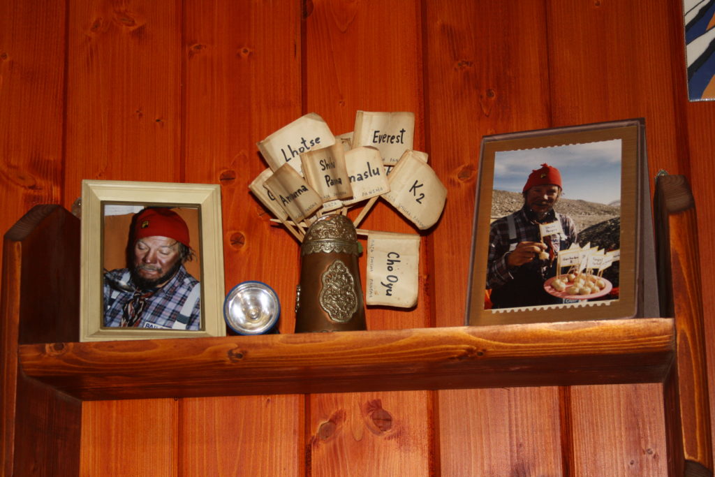 Particolare dell’interno del museo in ricordo di Jerzy Kukuczka a Istebna. Foto Mario Corradini