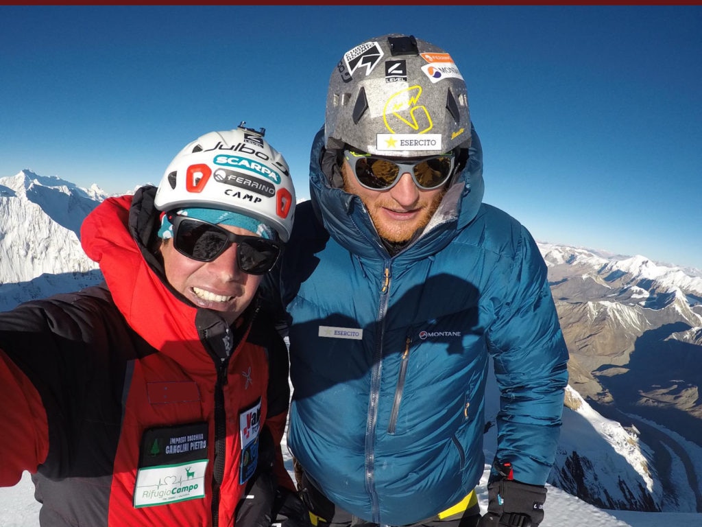 Secchi e Majori in vetta.  Foto @ Sezione Militare Alta Montagna di Courmayeur