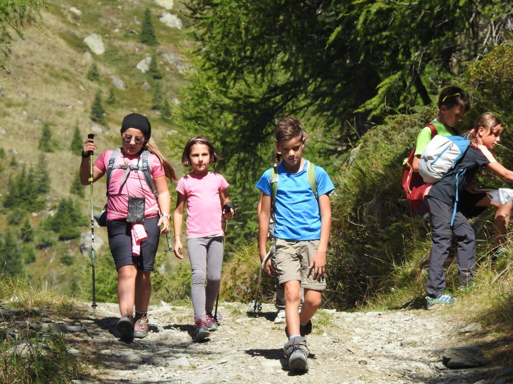 Giovani escursionisti nel Comelico (BL) - Foto Club Alpino Italiano