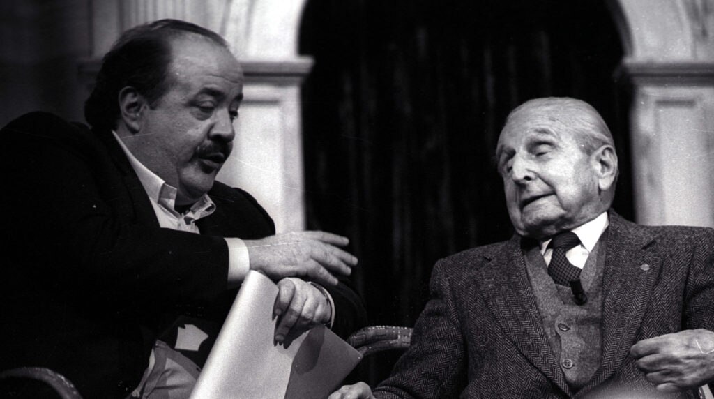 Ardito Desio intervistato da Maurizio Costanzo - Foto ANSA