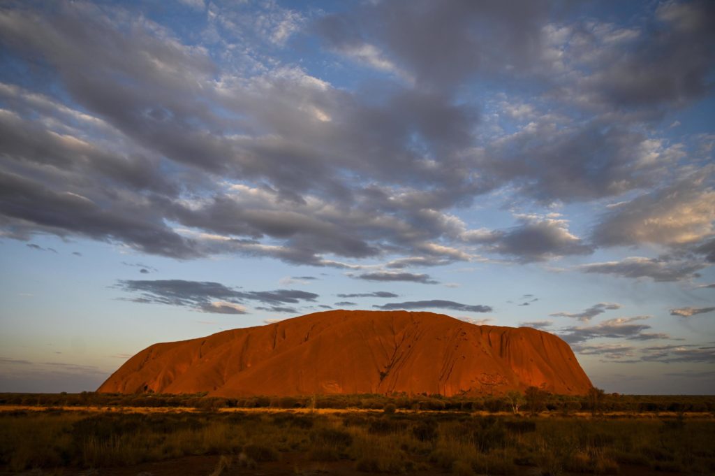Il monolite di Uluru - Foto ANSA/EPA/LUKAS COCH AUSTRALIA AND NEW ZEALAND OUT 