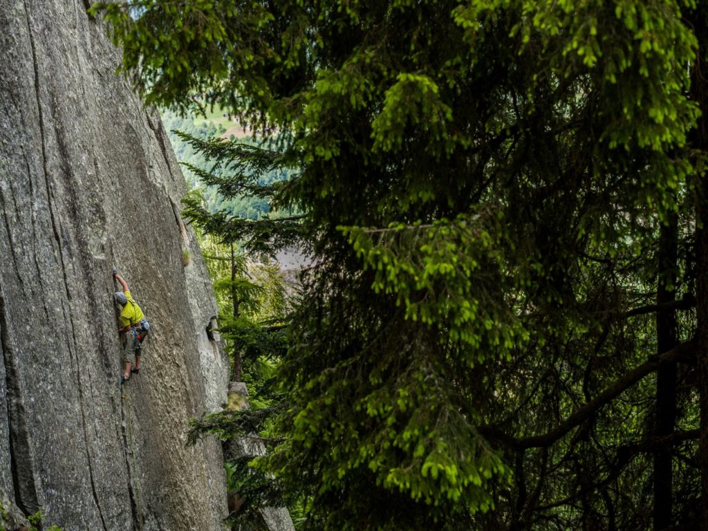 Marcello Sanguineti in fessura a Yosesigo. Foto Paolo Sartori