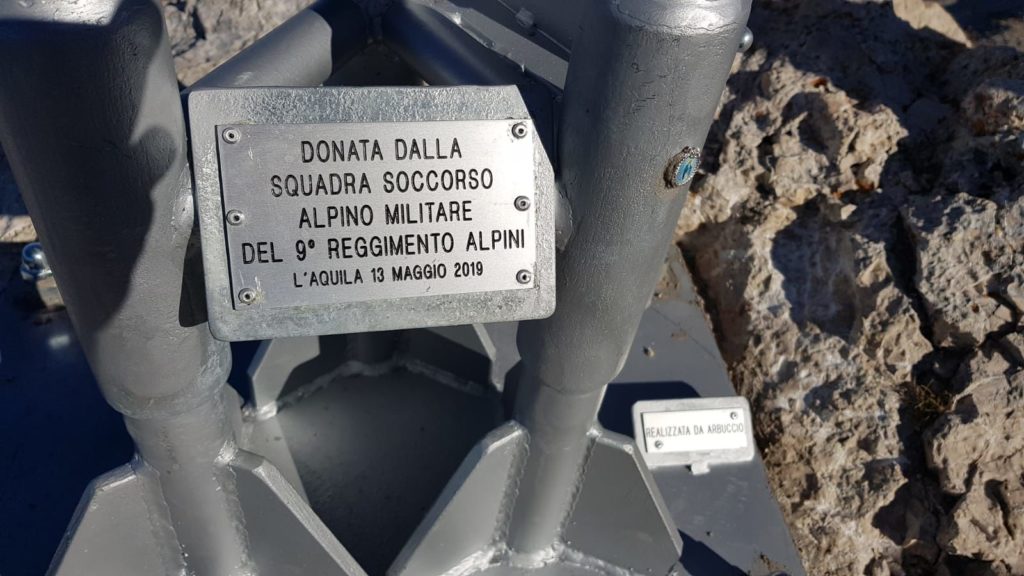 Targa della nuova croce di vetta del Corno Piccolo -  - Foto Paolo De Luca (Fonte: Cityrumors.it)