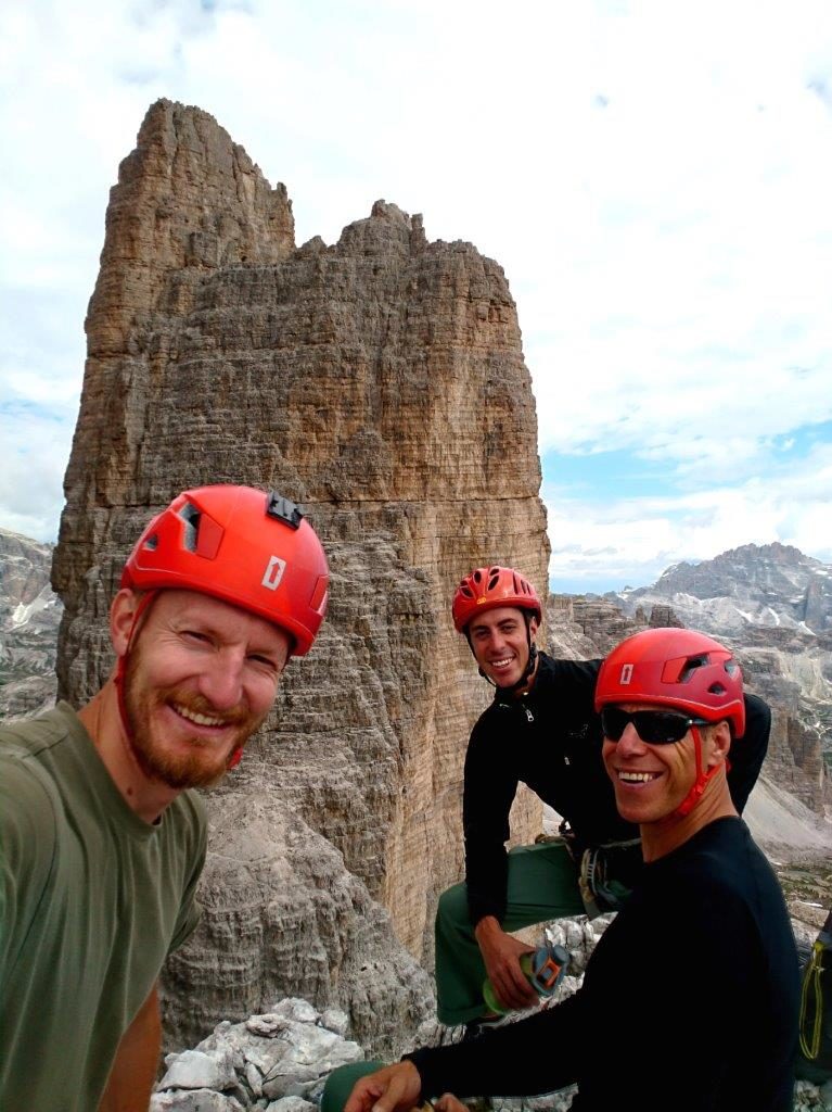 Il luogotenente Ewald Beikircher, il caporale maggiore scelto Matteo Lovat e il caporale maggiore scelto Simone Pomarè Montin, autori dell'apertura della "Via diretta" - Foto Comunicato 6° Reggimento Alpini - Battaglione Alpini Bassiano