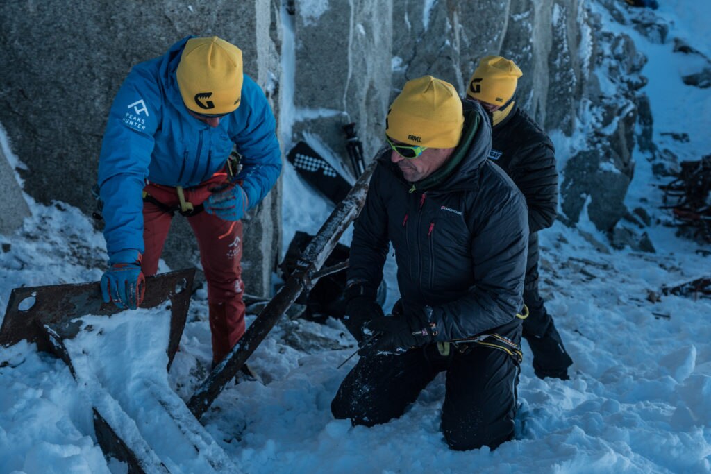Durante la pulizia del ghiacciaio Grand Flambeau. Foto @ Luca Rolli