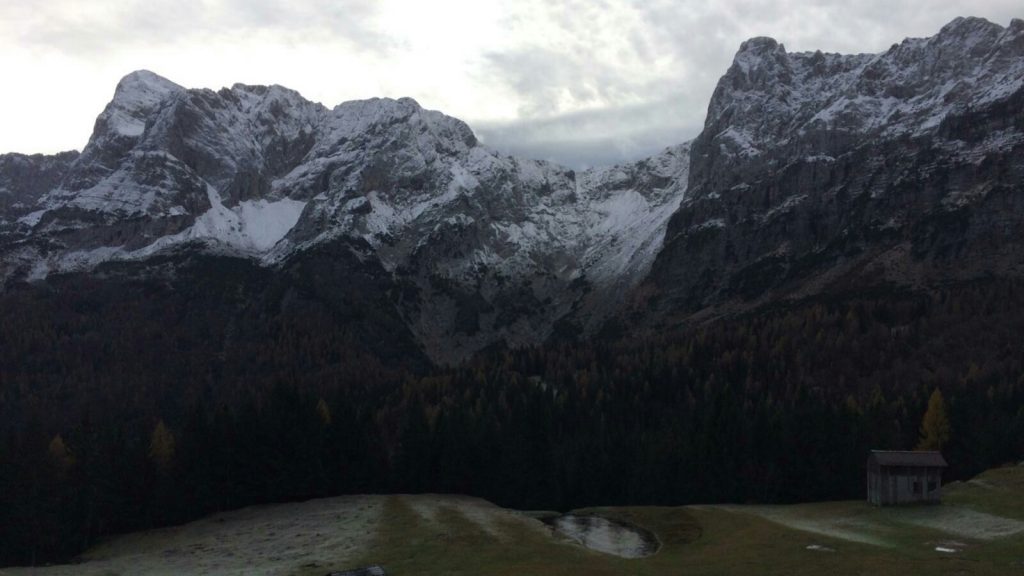 Neve nelle Orobie a 1000m questo novembre. Foto @ Massimo Zucchello