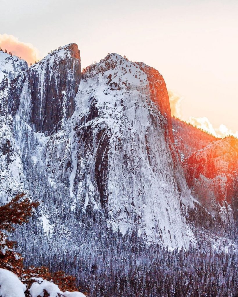 Tramonto sulla prima neve a Yosemite - Foto Instagram @glennleerobinson