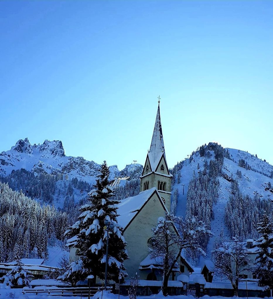 Arabba (Belluno). Foto @
ANSA/MICHELE ZAMENGO